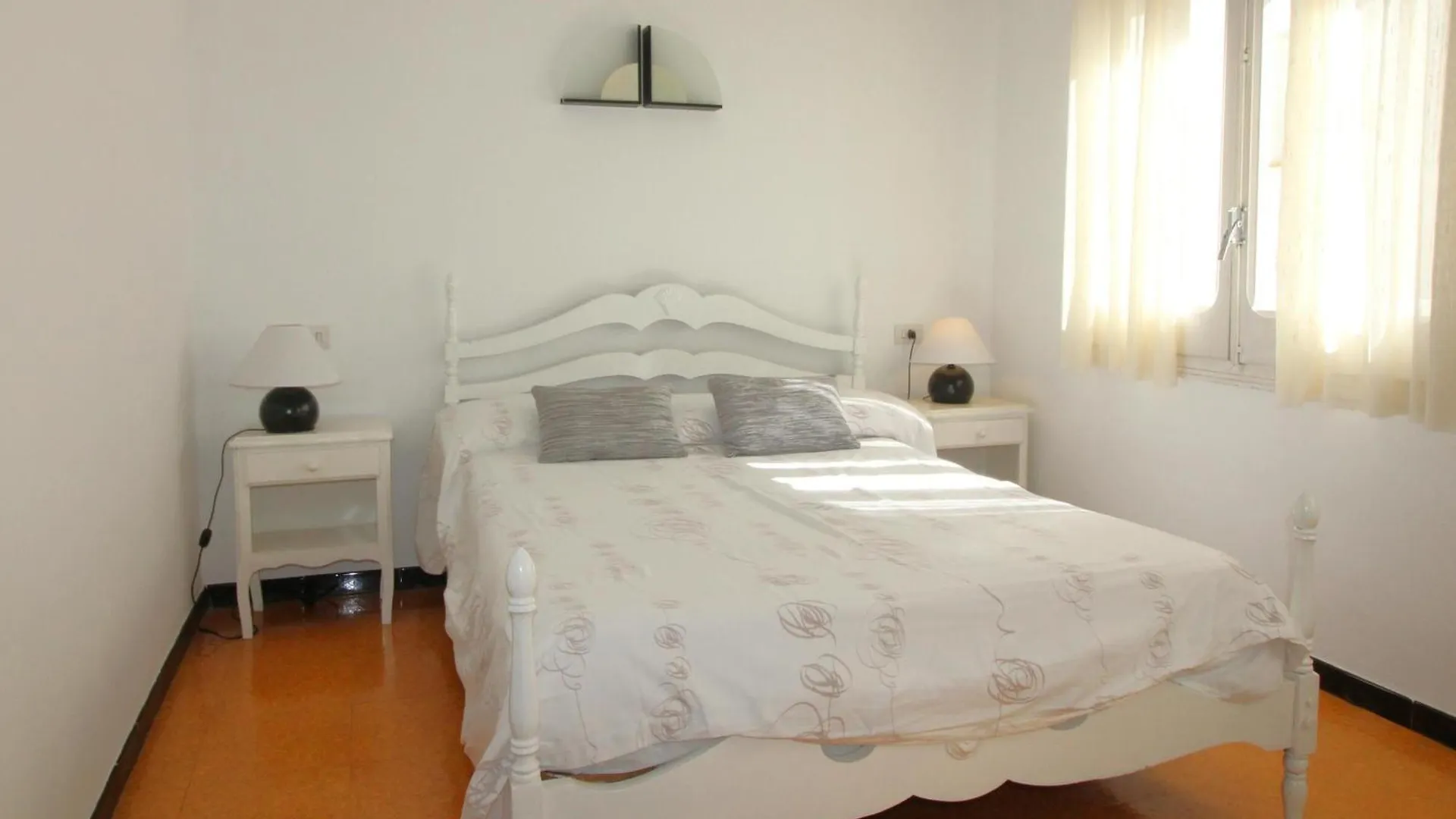 Castellar 46 2º - Apartamento En El Centro Del Port De Llanca - Es-228-30 Spain